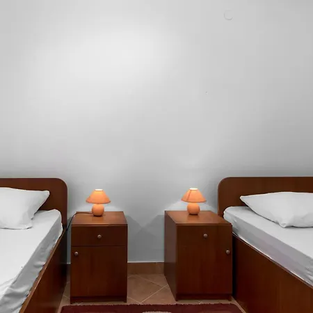 1 Bedroom Cozy In Novi Vinodolski