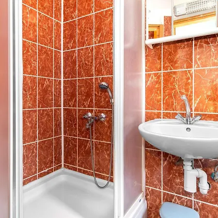 1 Bedroom Cozy In